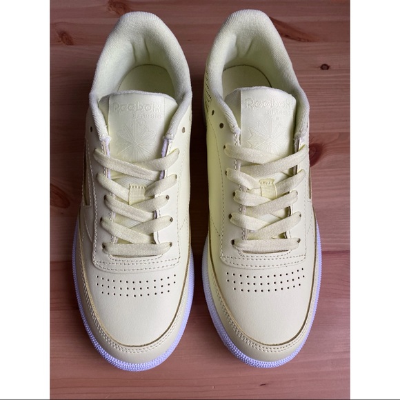 NWOT Reebok Club C 85 Women’s Sneakers Lemon Glow - Picture 1 of 10